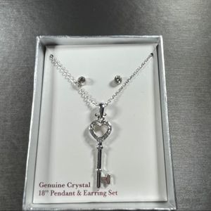 18” Genuine Crystal Silver Pendant Key Necklace